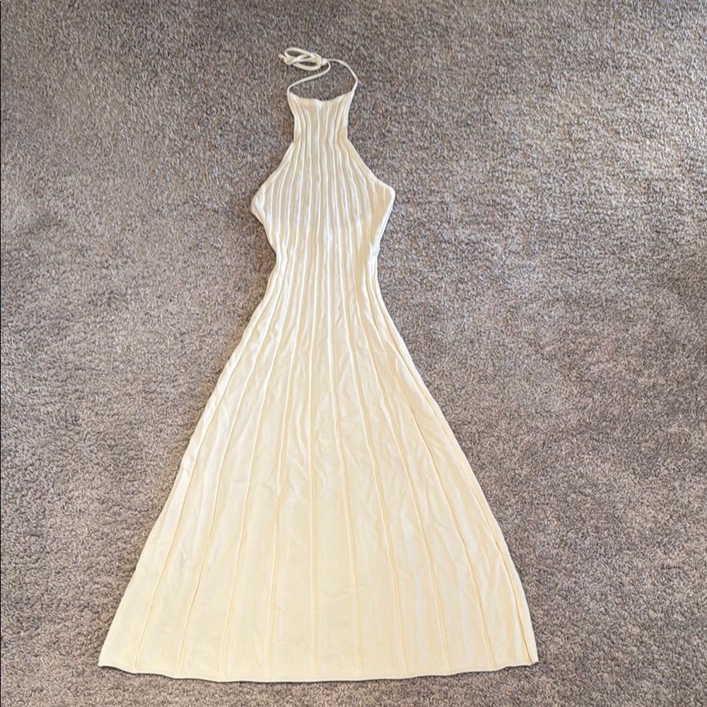 Meshki Elegant Cream Backless Dress